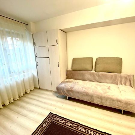 Apartament Sara Apartment Яш Екстериор снимка