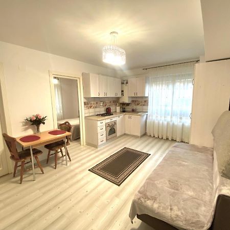 Apartament Sara Apartment Яш Екстериор снимка
