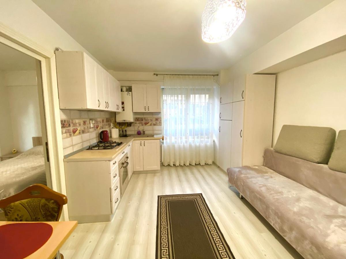 Apartament Sara Apartment Яш Екстериор снимка