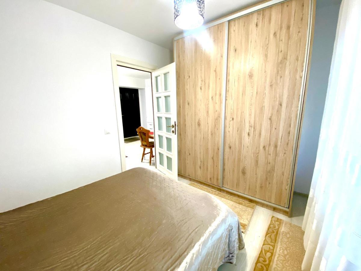 Apartament Sara Apartment Яш Екстериор снимка