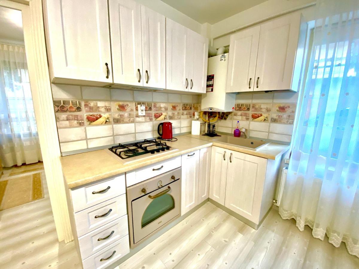 Apartament Sara Apartment Яш Екстериор снимка